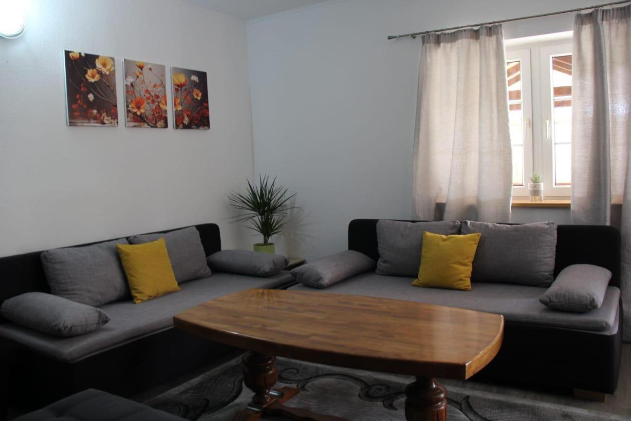 Apartman Lilium Knin Zewnętrze zdjęcie